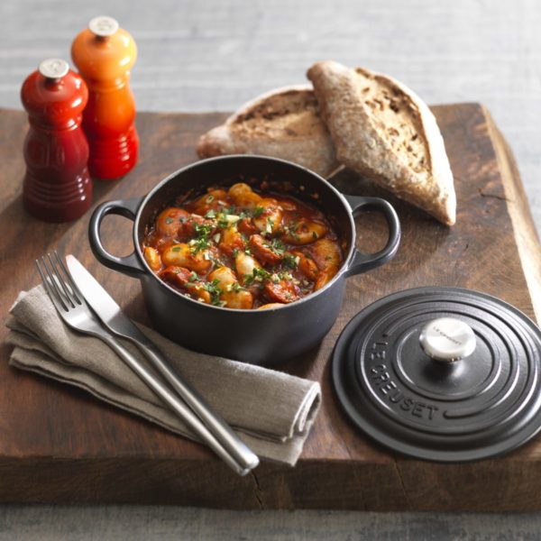 LE CREUSET * Gietijzeren ronde braadpan in Mat Zwart 20cm 2,4l LE CREUSET * Gietijzeren ronde braadpan in Mat Zwart 20cm 2,4l