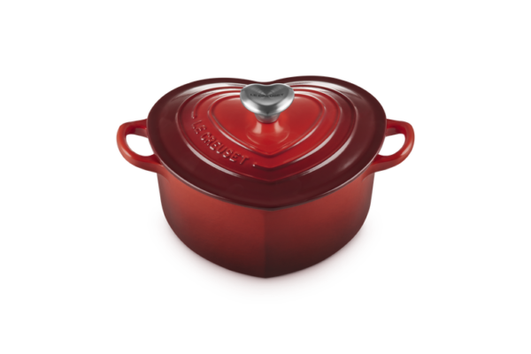 LE CREUSET - Braadpan Hart in Geëmailleerd Gietijzer met RVS Hartjesknop 20 cm - 1.9L Cerise LE CREUSET - Braadpan Hart in Geëmailleerd Gietijzer met RVS Hartjesknop 20 cm - 1.9L Cerise