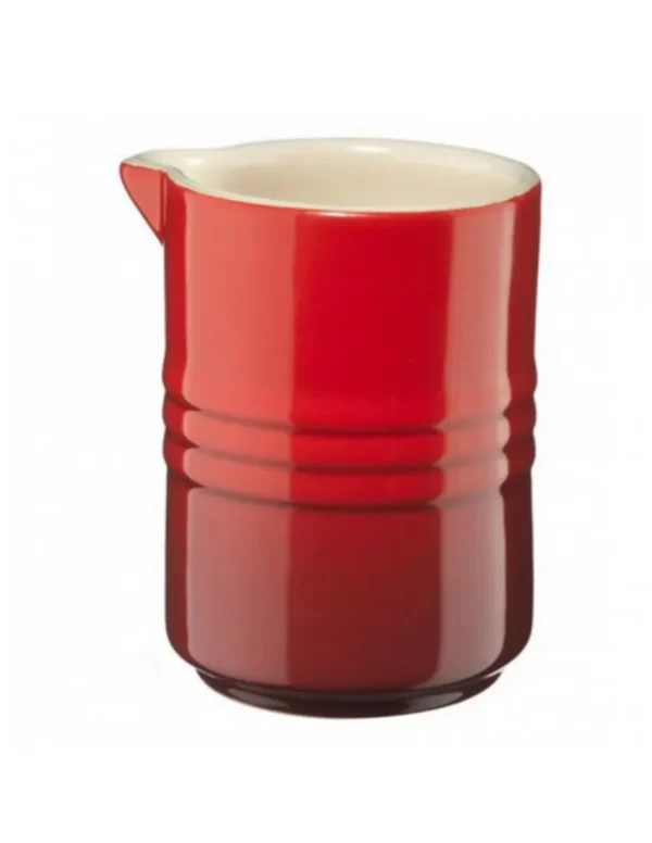 LE CREUSET - Aardewerken Melkkannetje in Kersenrood 9cm 0,15l LE CREUSET - Aardewerken Melkkannetje in Kersenrood 9cm 0,15l